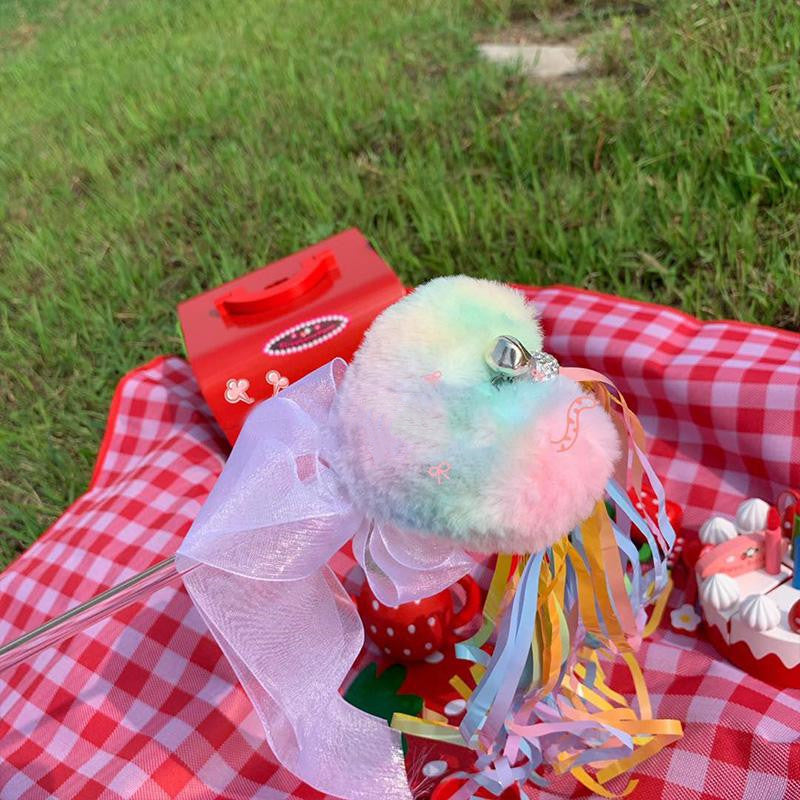 Herzförmige Katzenspielzeug-Angel mit handgefertigtem Batikmuster