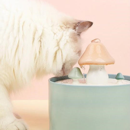 Pilzförmiger Katzenbrunnen aus Keramik