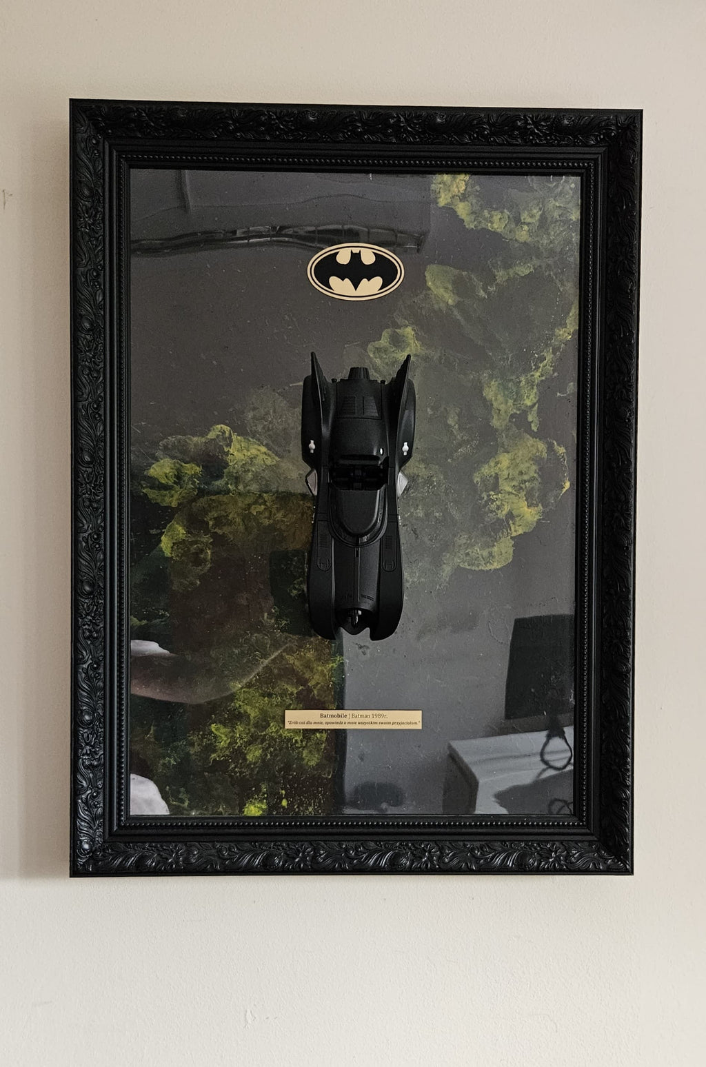 3D WANDBILD – BATMOBILE EDITION (1989) – HANDGEFERTIGTES KUNSTWERK MIT MODELLAUTO – GRÖSSE 60x80 CM