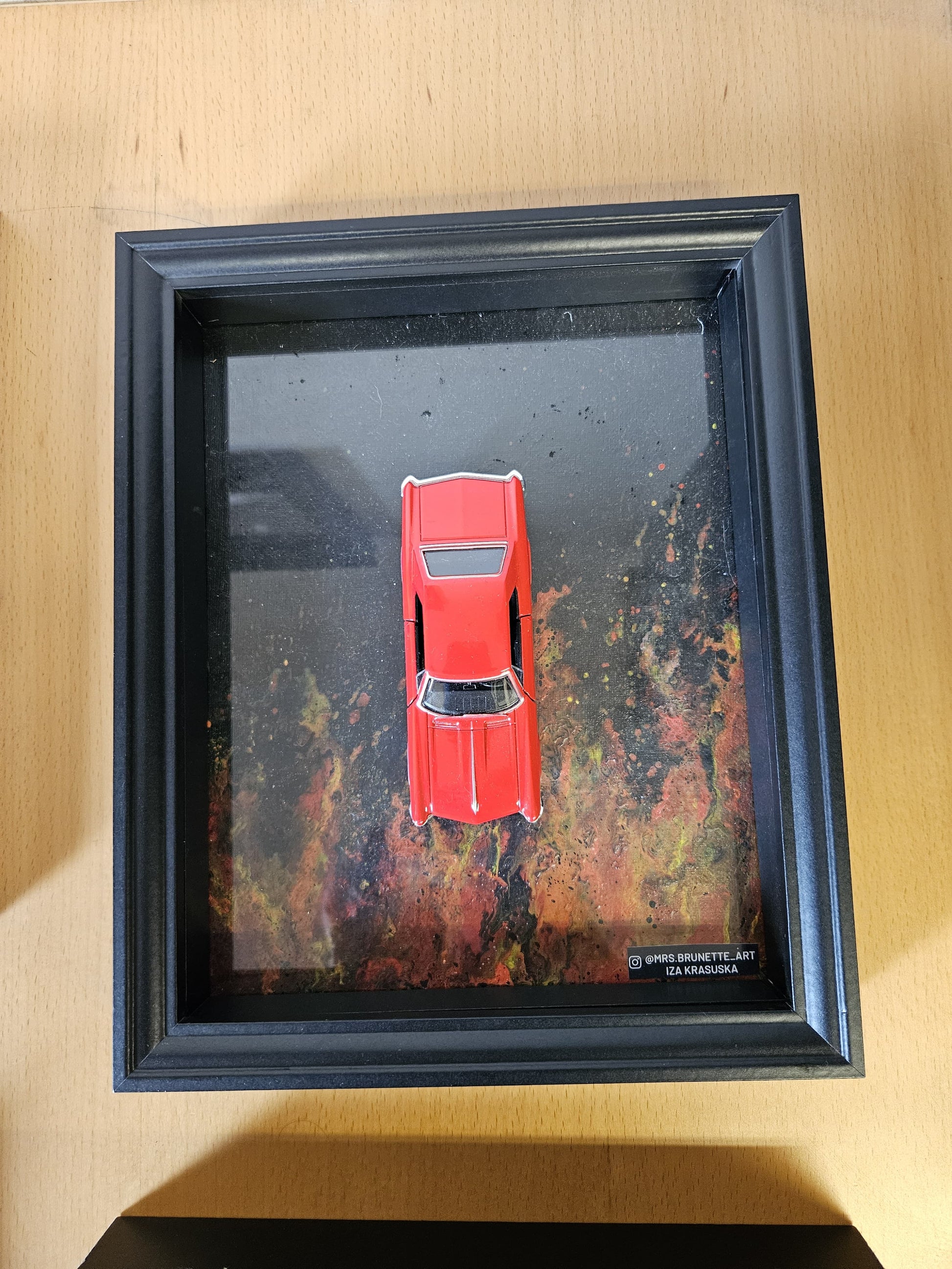 3D WANDBILD – RED CLASSIC MUSCLE CAR EDITION (1:43) – HANDGEFERTIGTES KUNSTWERK – GRÖSSE 25x25 CM