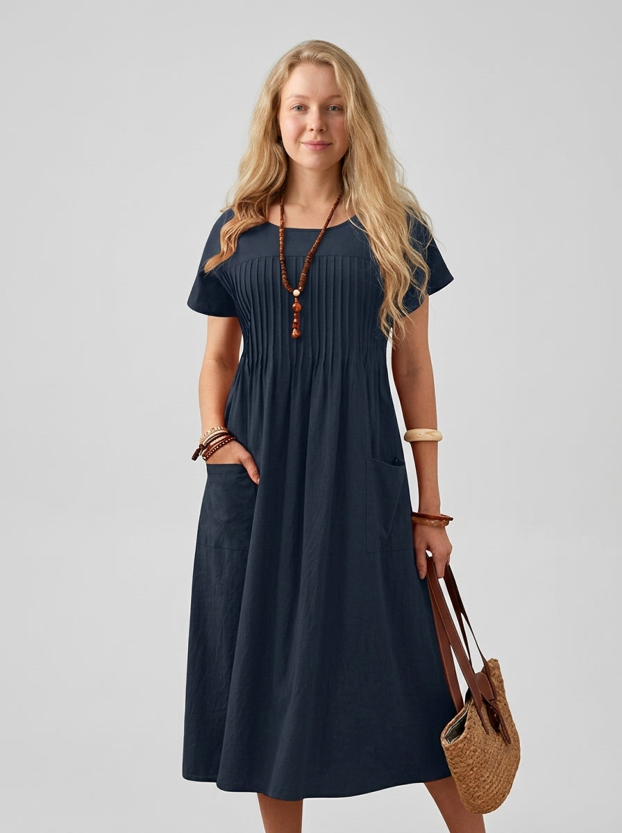 Damen Baumwollkleid Blau Plissee – lässiges Sommerkleid auf Modell, Vorderansicht | Lavinise